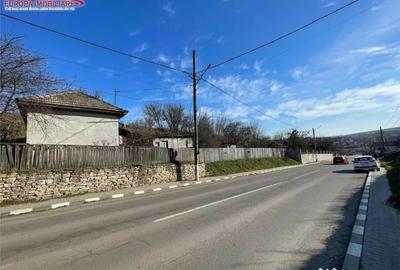 Casă cu 2 camere cu Teren 2900 Mp în Malcoci - 9