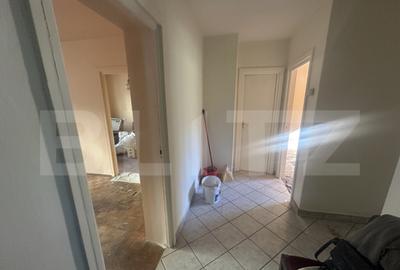 Apartament cu 3 camere semidecomandat în Central