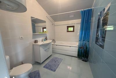 Casă cu 5 camere cu Teren 1175 Mp în Central - 2