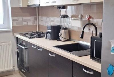 Apartament cu 2 camere decomandat în Roșu