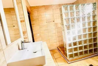 Casă cu 5 camere cu Teren 993 Mp în Central - 7