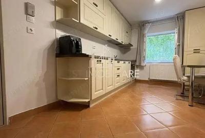 Apartament 3 camere renovat, parter, zona Lipovei