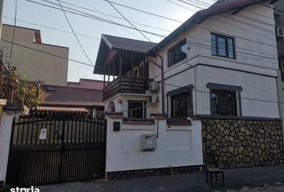 Casă cu 8 camere cu Teren 250 Mp în Grivița - 4