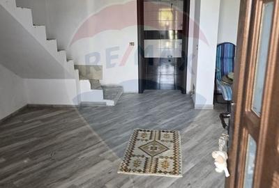 Casa / Vila cu 4 camere de vanzare in zona Periferie - 2