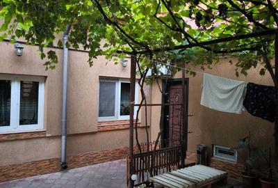 Casă cu 5 camere cu Teren 240 Mp în Bucureștii Noi