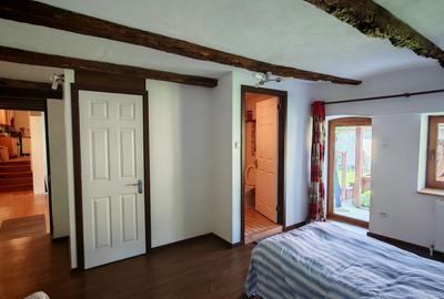 Casă individuală cu 12 camere cu Canalizare în Vulcan - 10