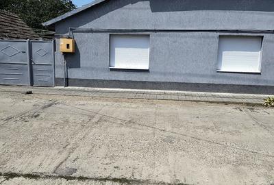 Casă cu 4 camere în Deta - 10