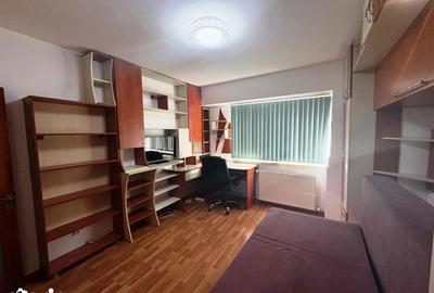 Apartament cu 3 camere decomandat în Păcurari
