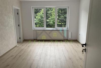 Apartament 4 camere decomandat etajul 1 Tractorul