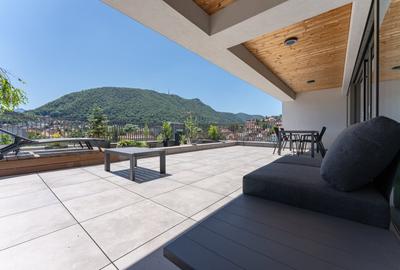Apartament cu 4 camere decomandat în Cetatea