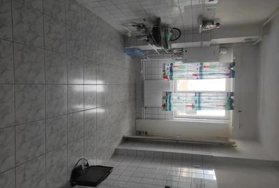 Apartament cu 3 camere decomandat în Decebal - 2