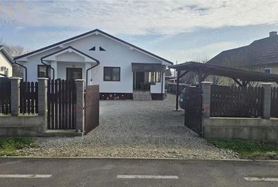 Casă cu Teren 1142 Mp în Chintelnic - 1