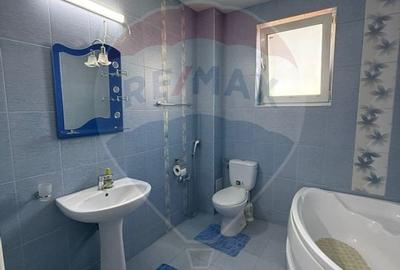 Casa / Vila cu 9 camere de vanzare in zona 1 Mai - 11