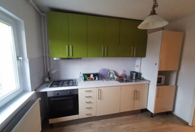 Apartament cu 4 camere decomandat în Dâmbovița
