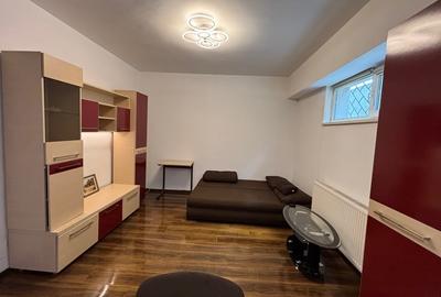 Garsonieră decomandată, mobilată în Central - 16