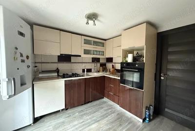 Casă cu 7 camere cu Teren 600 Mp în Bughea de Jos - 1