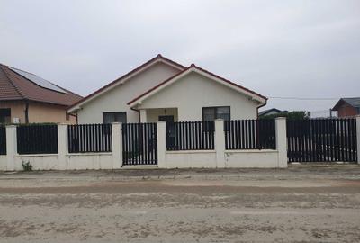 Casă cu 4 camere în Sântandrei