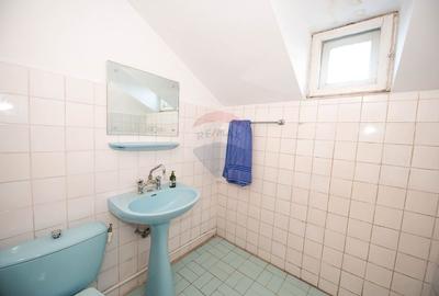 Casă cu 7 camere cu Teren 200 Mp în 23 August - 48