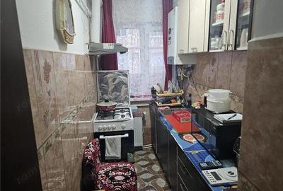 Apartament cu 3 camere nedecomandat în Micro III - 18