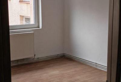 Apartament cu 4 camere decomandat în Central - 3