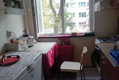 Apartament cu 2 camere semidecomandat, mobilat în Titan