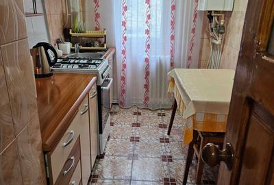 Apartament cu 3 camere semidecomandat în Bârlad - 1