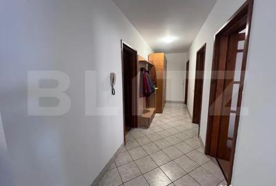 Casă cu 7 camere cu Teren 430 Mp în Gruia