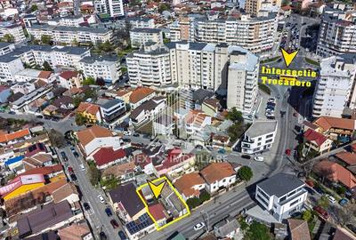 Casa 5 camere La sol si Spatiu comercial stradal, Trocadero - 1