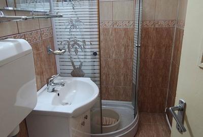 Apartament cu 3 camere semidecomandat în Cetate