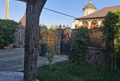 Vila de vinzare 200 m utili plus garaj cu etaj 120 m util teren 400 m compusa din 4 dormitoare 2 bai - 4