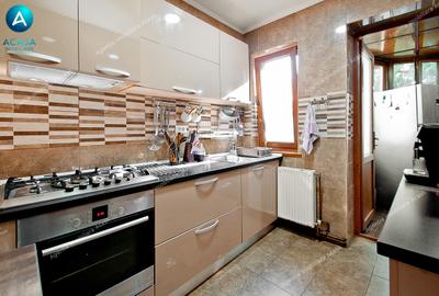 Casă individuală cu 5 camere cu Canalizare în Piața Centrală - 9