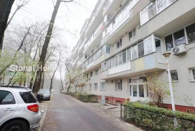 Apartament cu 2 camere semidecomandat în 1 Mai