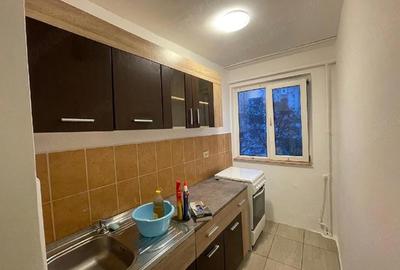 Apartament cu 2 camere decomandat în Craiovița Nouă