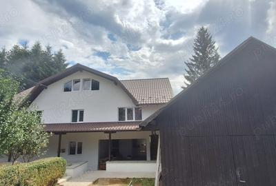 Casă cu 8 camere cu Teren 540 Mp în Poiana Țapului - 9