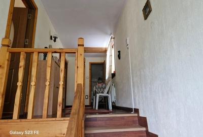 Casă de vacanță sau permanentă, pe deal, cu curte terasată și priveliște superbă - 5