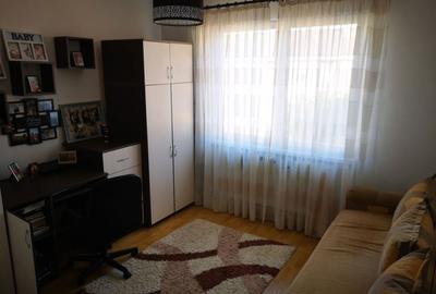 Apartament cu 3 camere decomandat în Criș - 2
