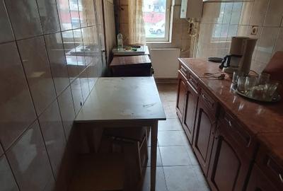 VANZARE APARTAMENT 2 CAMERE SEMIDECOMANDAT