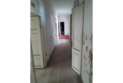 Casă individuală cu 17 camere cu Teren 566 Mp în P-ța Unirii - 6