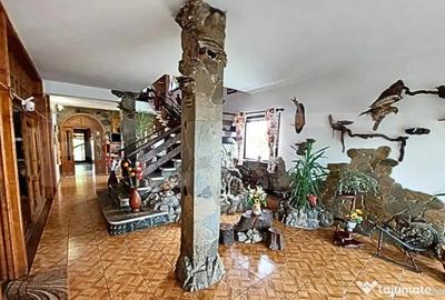 Casă cu 5 camere cu Teren 3000 Mp în Central