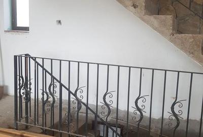 Casă cu 4 camere în Năeni