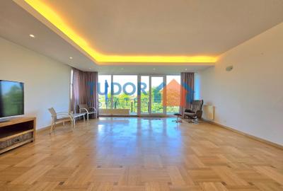 Elegant 2-Bedroom Duplex Apartment with Panoramic Park Views - 3
