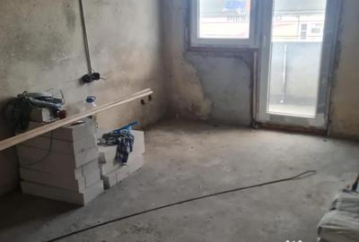 Apartament cu 4 camere semidecomandat în Central - 1