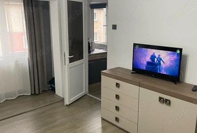 Garsonieră decomandată în Petros - 3