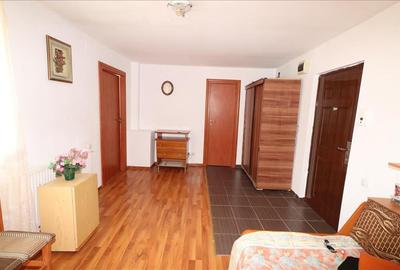 Garsoniera de vanzare in zona Penny Obor , etaj 3 (mansarda) - 2