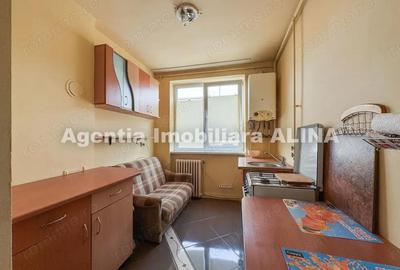 Ap. 2 camere in Deva, zona Iuliu Maniu, suprafata utila 45 mp, semidecomandat, etaj 3