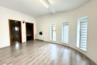 Spațiu comercial, de 81 mp, în Central - 1