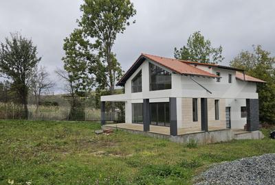 Casă cu 4 camere cu Teren 750 Mp în Central - 6