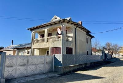 Casă individuală cu 8 camere în Dumbrava (Panciu)