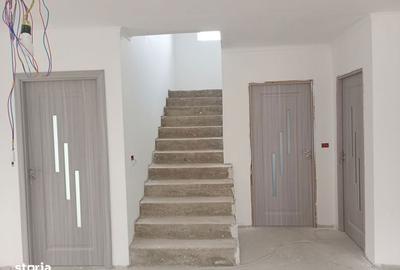 Casă cu 4 camere cu Teren 155 Mp în Vinga