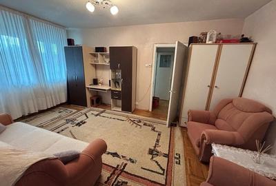 Apartament cu 2 camere semidecomandat în Micro 4 - 3